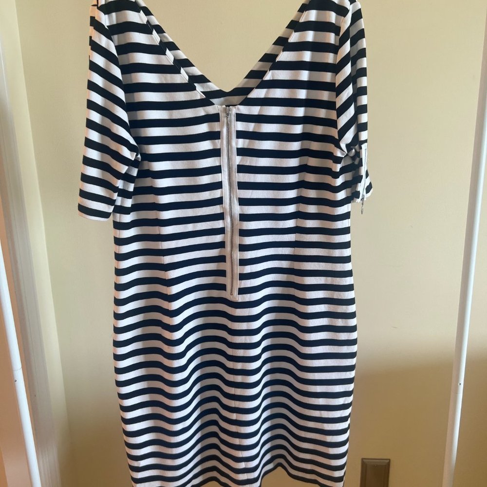 Banana Republic Dress Womens 12 Black White Stripe Summer Knit - Picture 2 of 6